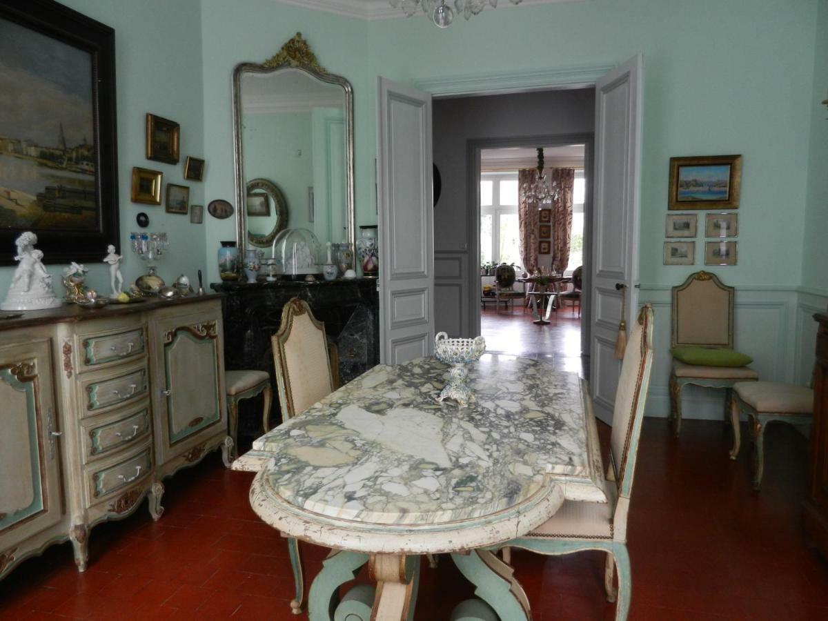La Maison De L'Ambassadeur Saint-Jean-dʼAngély Buitenkant foto