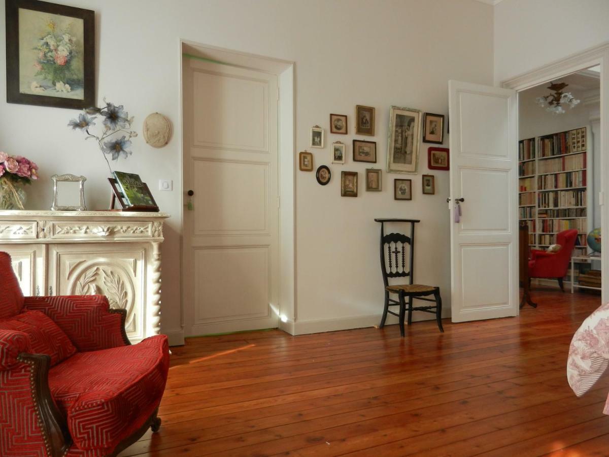La Maison De L'Ambassadeur Saint-Jean-dʼAngély Buitenkant foto