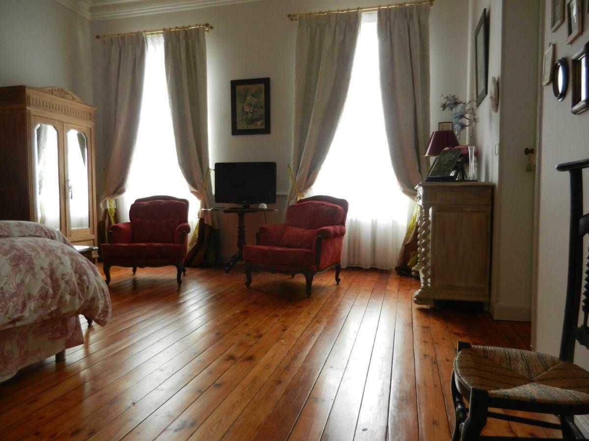La Maison De L'Ambassadeur Saint-Jean-dʼAngély Buitenkant foto